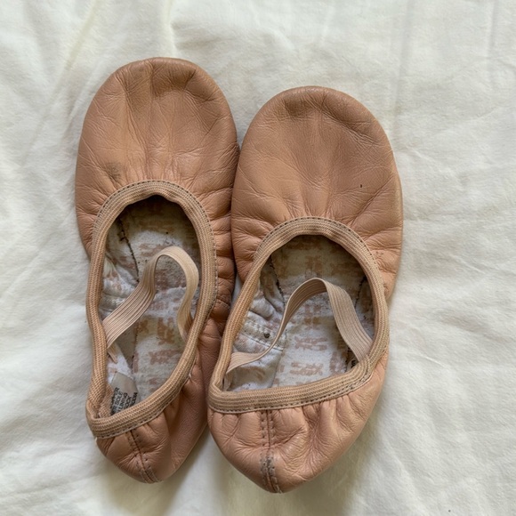 BLOCH Leather Ballet Shoes, girls. Good used condition. Great pair for practice. - Picture 1 of 4